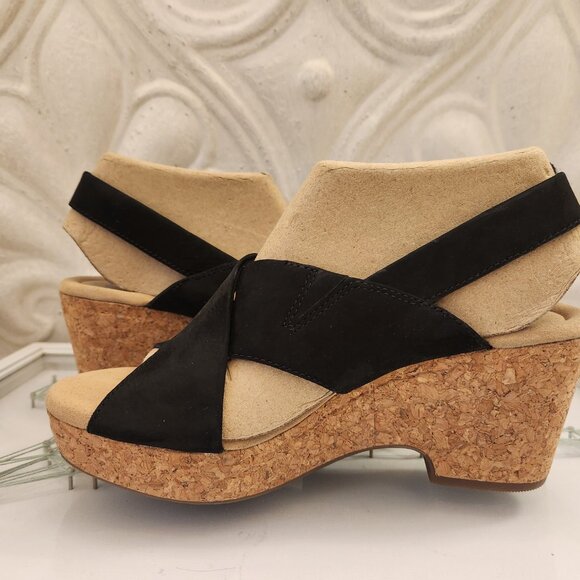 Clarks "Giselle Dove" Black Nubuck Wedge Sandals. Leather. NIB. Size 7.5 - Picture 5 of 9